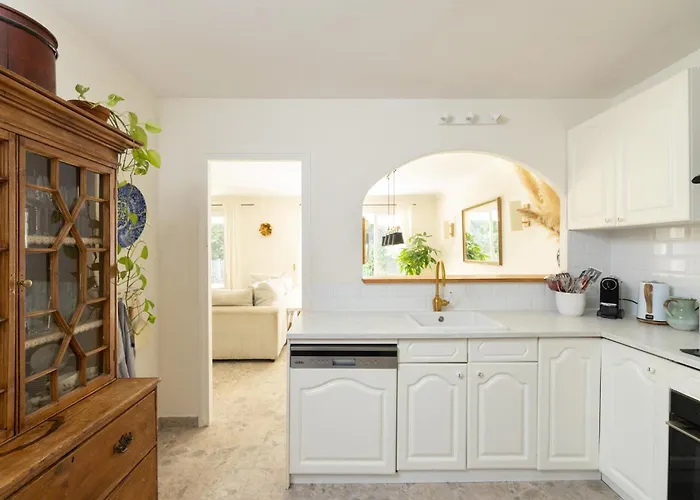 Domaine L\'Oiseau Bleu, 800 M From The Beach In Sainte-Maxime