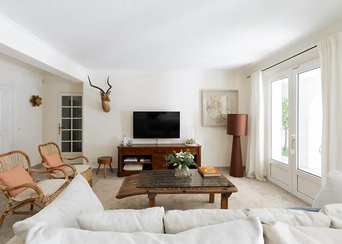 Domaine L\'Oiseau Bleu, 800 M From The Beach In Sainte-Maxime