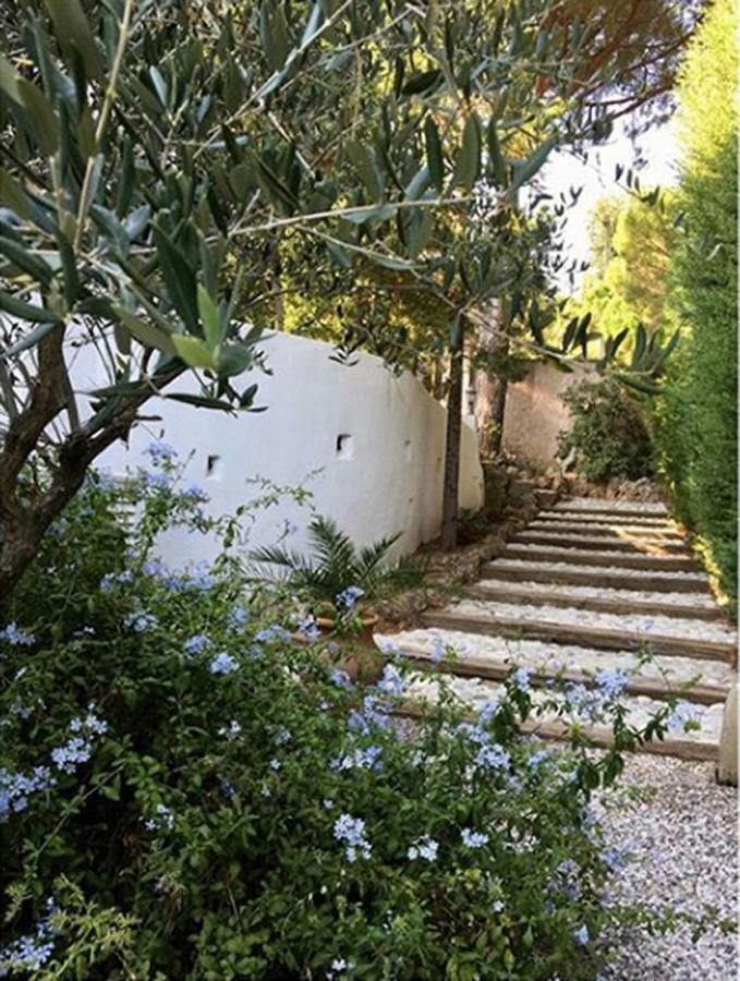 Villa Domaine L'oiseau Bleu, 800 M From The In Sainte-Maxime